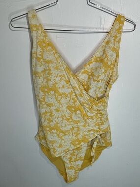 NipTuck Swim One Piece Yellow Floral Multifit Cup Swimsuit size 10